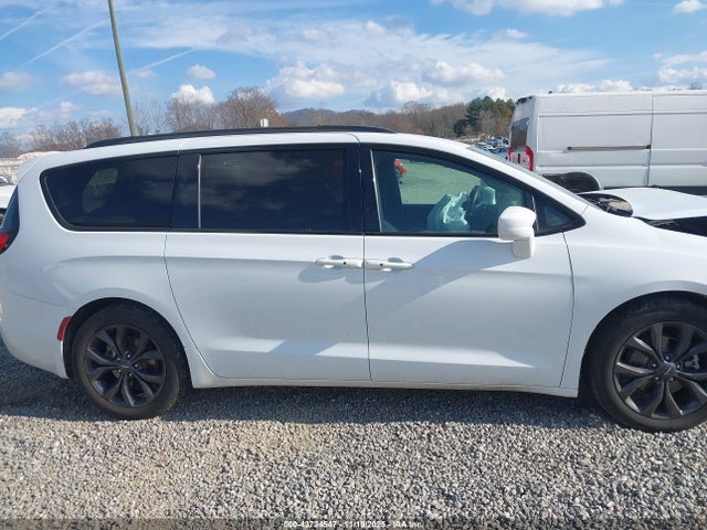 43734547 :رقم المزاد ، 2C4RC1FG4JR334032 vin ، 2018 Chrysler Pacifica Touring Plus مزاد بيع