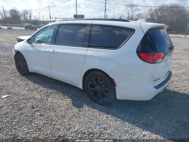 2018 CHRYSLER PACIFICA 2C4RC1FG4JR334032 Photo 2