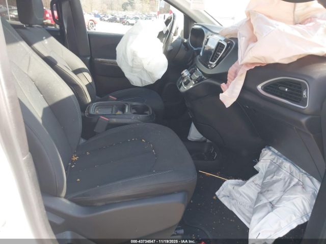 2018 CHRYSLER PACIFICA 2C4RC1FG4JR334032 Photo 4