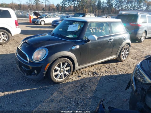 2011 MINI COOPER S WMWSV3C58BTY13779 Photo 1