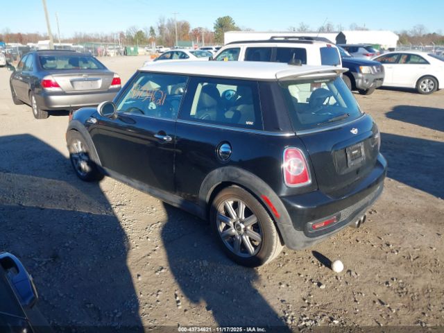 2011 MINI COOPER S WMWSV3C58BTY13779 Photo 2
