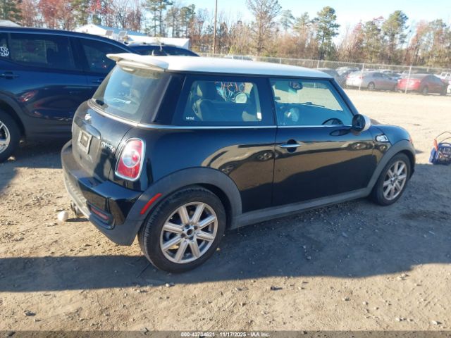 2011 MINI COOPER S WMWSV3C58BTY13779 Photo 3