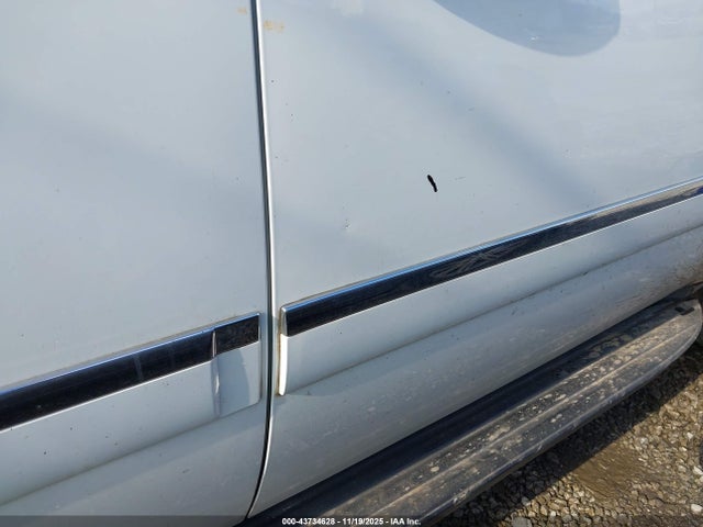 Продаж на аукціоні авто 2011 Chevrolet Tahoe Ltz, vin: 1GNSKCE02BR284945, номер лоту: 43734628