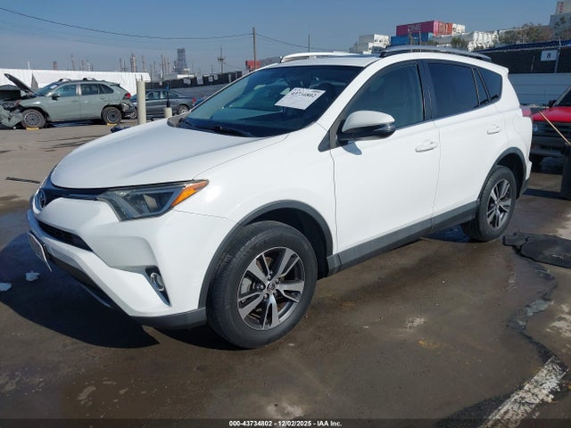 Toyota Rav4 Xle 2016 JTMWFREV5GJ093782 Image 2