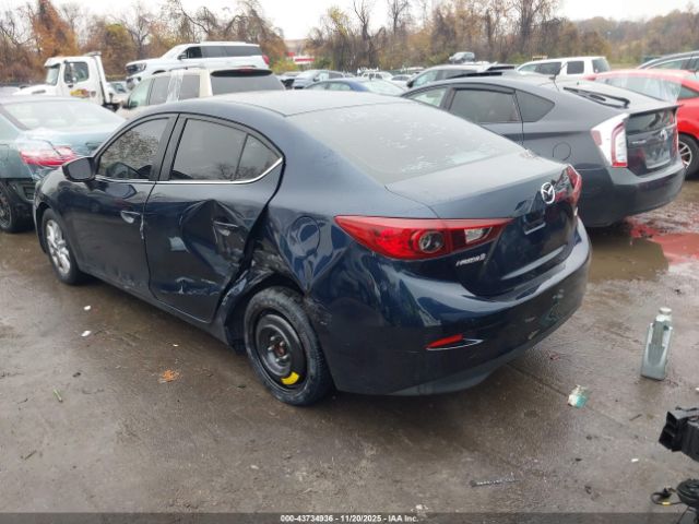 2018 MAZDA MAZDA3 3MZBN1U79JM194580 Photo 2