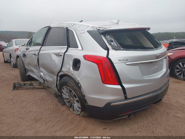 2017 CADILLAC XT5 1GYKNBRS5HZ217040 Photo 2