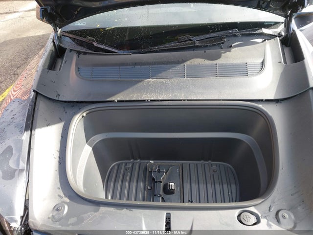 2026 TESLA MODEL Y 7SAYGDED2TF385362 Photo 9