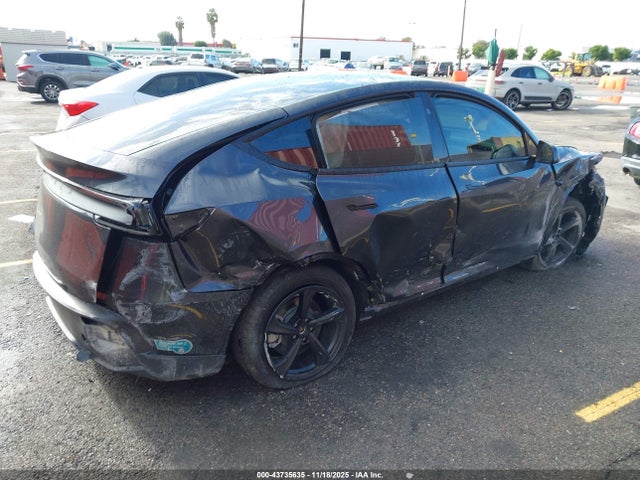 2026 TESLA MODEL Y 7SAYGDED2TF385362 Photo 3