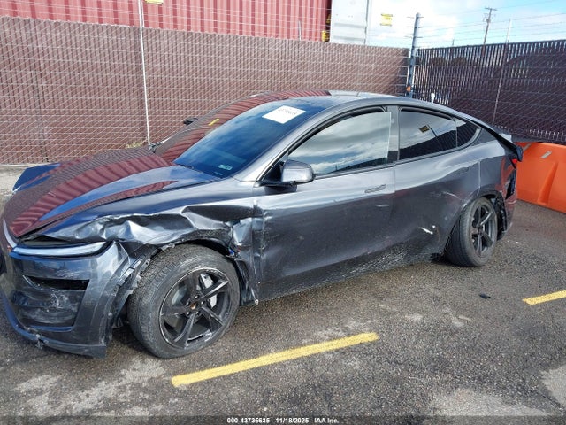 2026 TESLA MODEL Y 7SAYGDED2TF385362 Photo 5