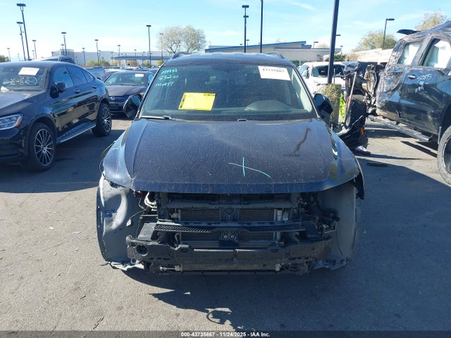 3VV2B7AX2JM075273 Volkswagen Tiguan 2.0t Se/2.0t Sel