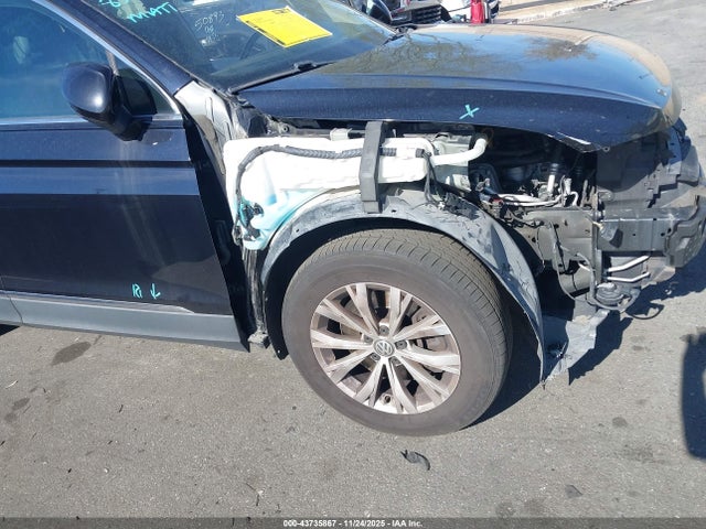 3VV2B7AX2JM075273 Volkswagen Tiguan 2.0t Se/2.0t Sel