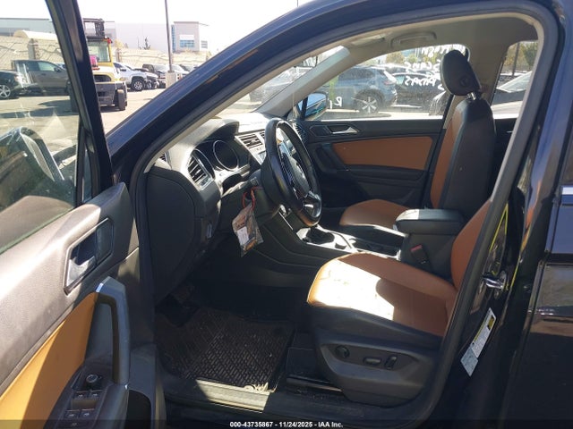 3VV2B7AX2JM075273 Volkswagen Tiguan 2.0t Se/2.0t Sel