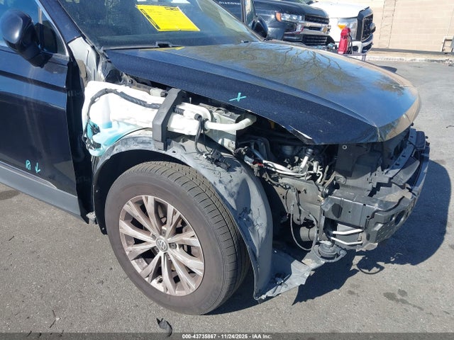 3VV2B7AX2JM075273 Volkswagen Tiguan 2.0t Se/2.0t Sel