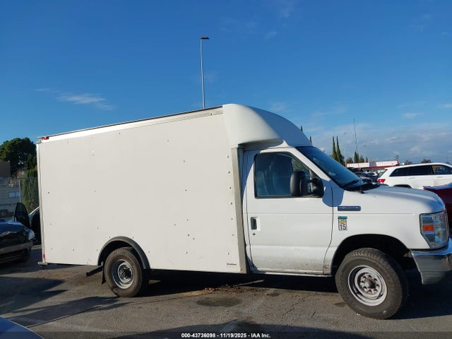 Ford E-350 Cutaway 2014 1FDWE3FL8EDA78553 Image 12