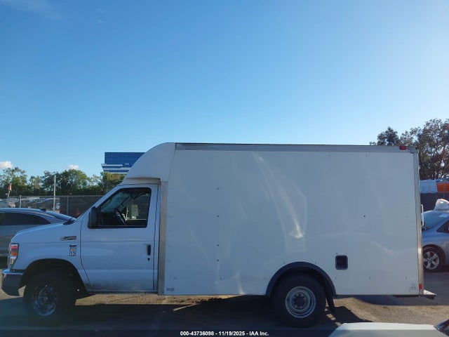 Ford E-350 Cutaway 2014 1FDWE3FL8EDA78553 Image 13