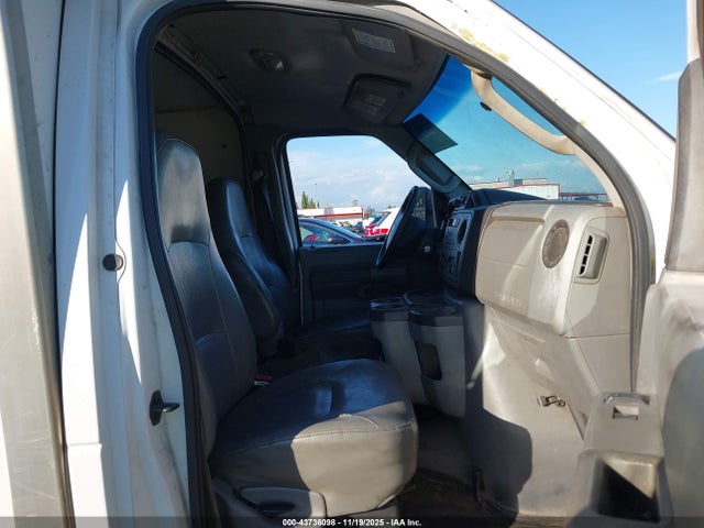 Ford E-350 Cutaway 2014 1FDWE3FL8EDA78553 Image 5