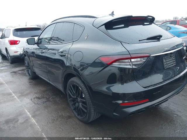 2022 MASERATI LEVANTE ZN661XUA8NX388322 Photo 2