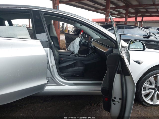2018 TESLA MODEL 3 5YJ3E1EA1JF037454 Photo 4