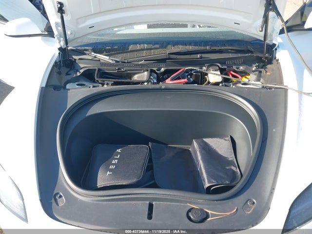 2025 TESLA MODEL 3 5YJ3E1EB5SF888425 Photo 9