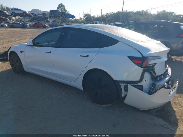 2025 TESLA MODEL 3 5YJ3E1EB5SF888425 Photo 2