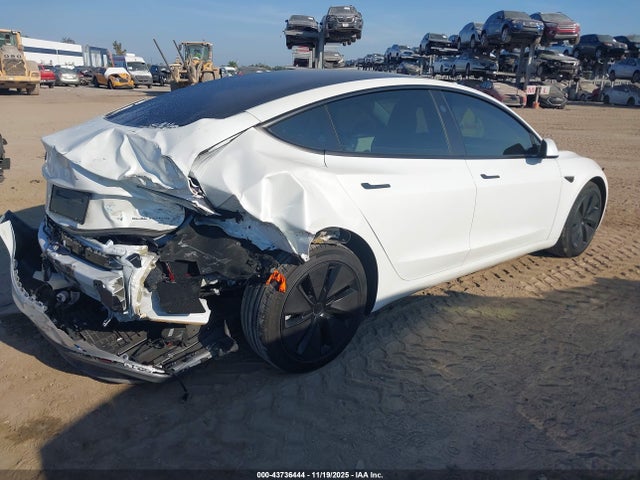 2025 TESLA MODEL 3 5YJ3E1EB5SF888425 Photo 3