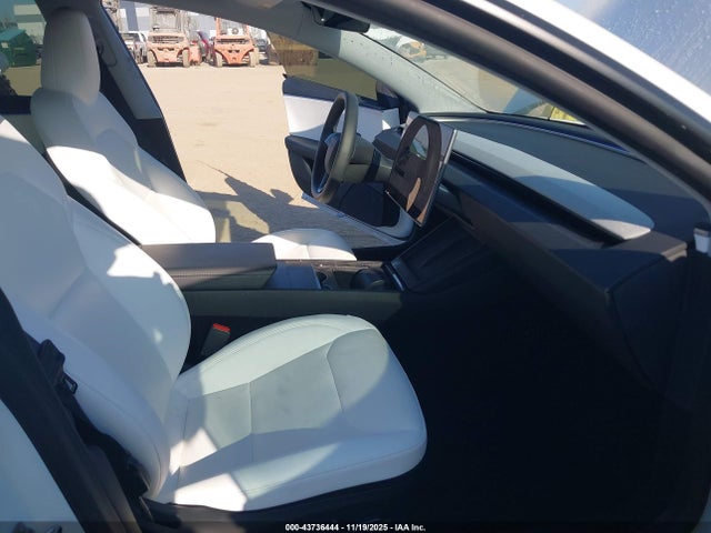 2025 TESLA MODEL 3 5YJ3E1EB5SF888425 Photo 4
