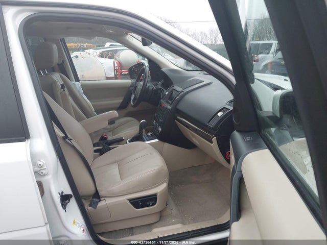 2012 LAND ROVER LR2 SALFR2BN8CH284478 Photo 4
