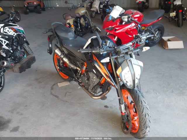 2022 KTM 890 VBKTU940XNM830547
