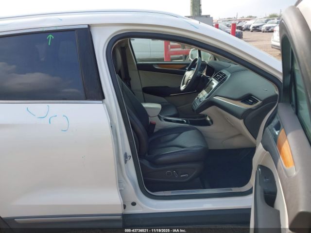 2019 LINCOLN MKC 5LMCJ2C91KUL27818 Photo 4