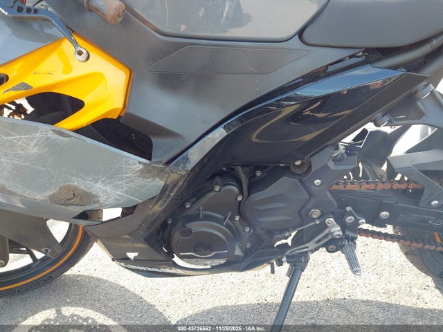 JKAEXKG18JDA02078 Kawasaki EX400