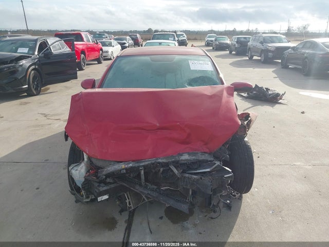 5NPD84LF5JH327063 Hyundai ELANTRA SEL
