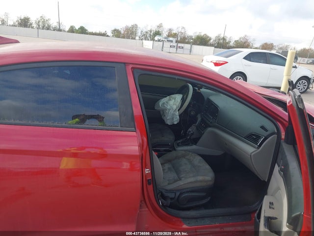 5NPD84LF5JH327063 Hyundai ELANTRA SEL