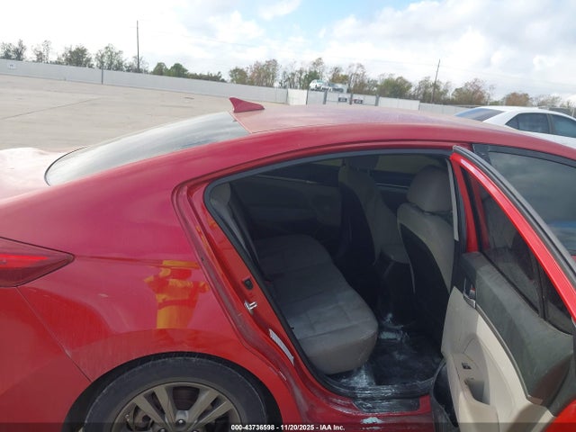 5NPD84LF5JH327063 Hyundai ELANTRA SEL