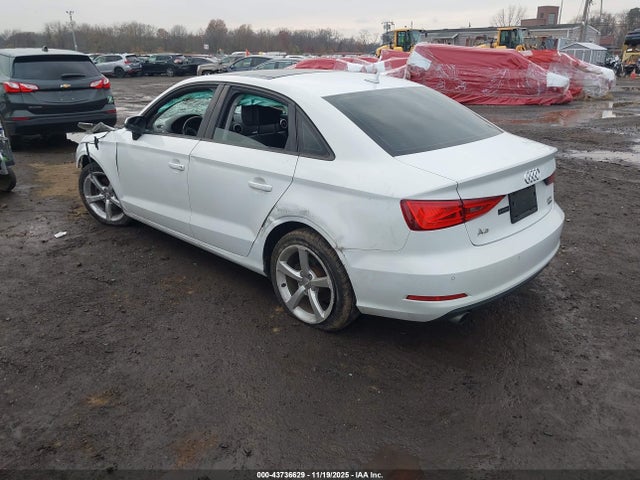 2015 AUDI A3 WAUBFGFF5F1128651 Photo 2