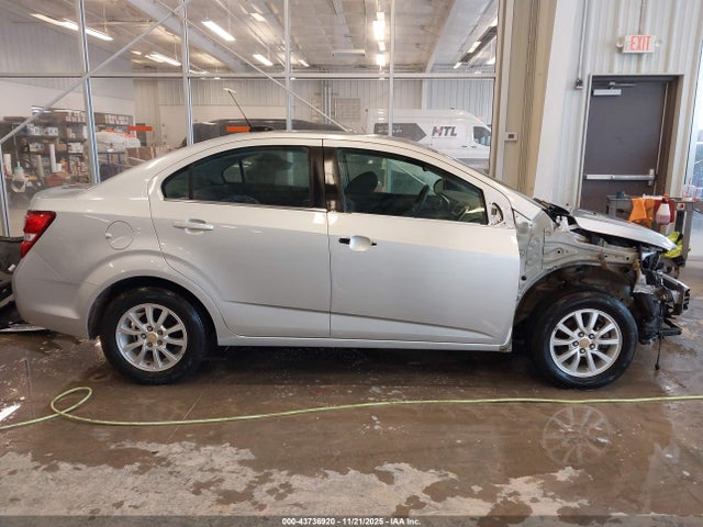 1G1JD5SHXJ4123252 Chevrolet Sonic Lt Auto