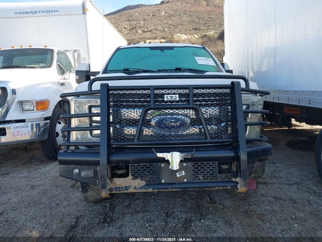 1FD8W3HT4JEC58619 Ford F-350 Chassis Lariat