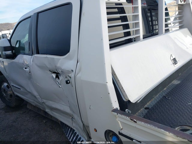 1FD8W3HT4JEC58619 Ford F-350 Chassis Lariat