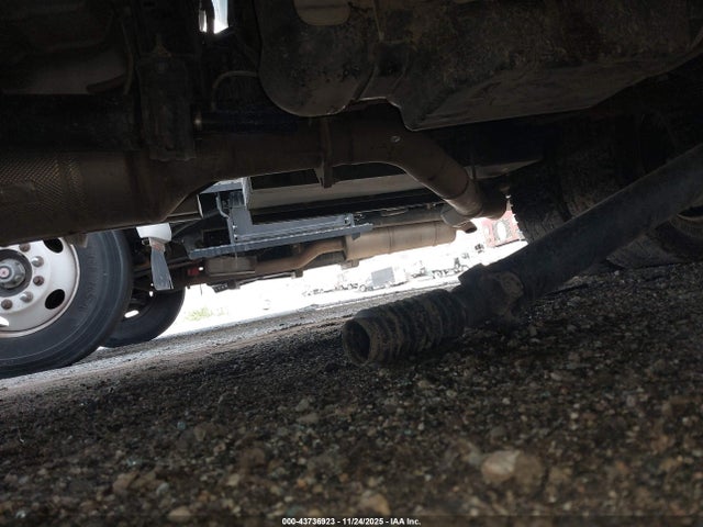 1FD8W3HT4JEC58619 Ford F-350 Chassis Lariat