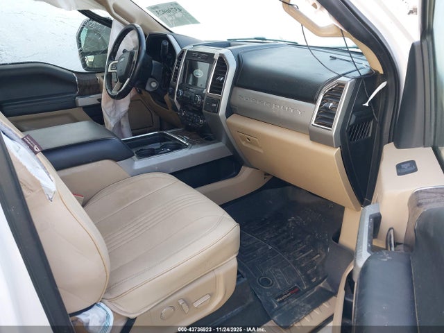 1FD8W3HT4JEC58619 Ford F-350 Chassis Lariat