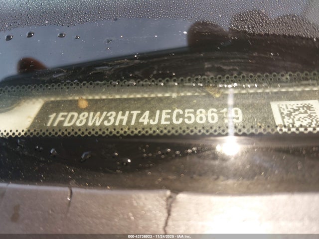 1FD8W3HT4JEC58619 Ford F-350 Chassis Lariat
