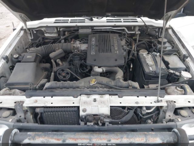 2000 MITSUBISHI MONTERO JA4MR51R0YJ002963 Photo 9