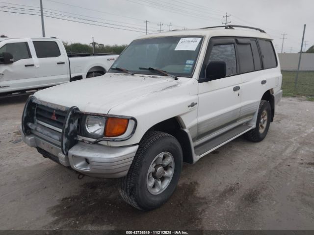 2000 MITSUBISHI MONTERO JA4MR51R0YJ002963 Photo 1