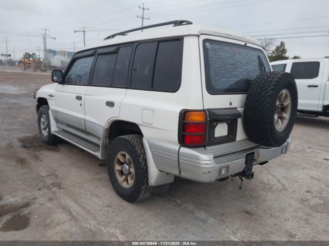 2000 MITSUBISHI MONTERO JA4MR51R0YJ002963 Photo 2