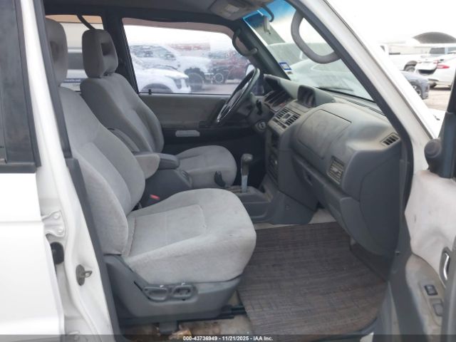 2000 MITSUBISHI MONTERO JA4MR51R0YJ002963 Photo 4