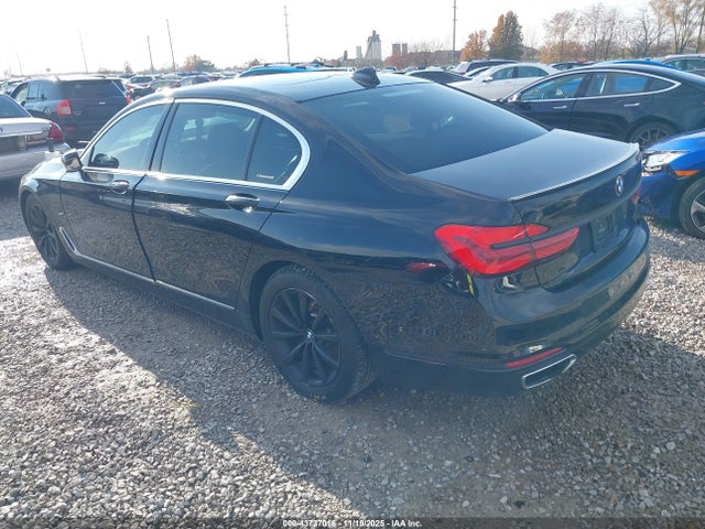2016 BMW 750I WBA7F2C59GG420046 Photo 2