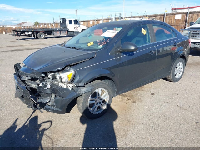 Chevrolet Sonic Lt Manual 2014 1G1JD5SHXE4153065 Image 2