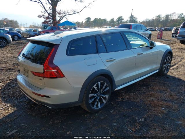 2020 VOLVO V60 CROSS COUNTRY YV4102WK1L1030693 Photo 3