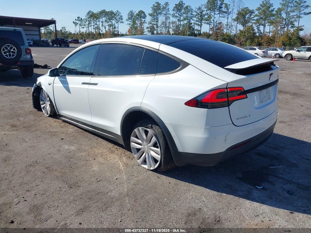 2016 TESLA MODEL X 5YJXCBE25GF013043 Photo 2