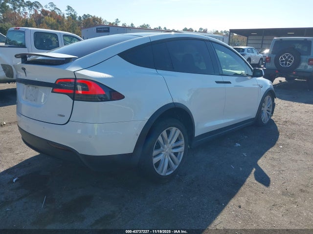 2016 TESLA MODEL X 5YJXCBE25GF013043 Photo 3