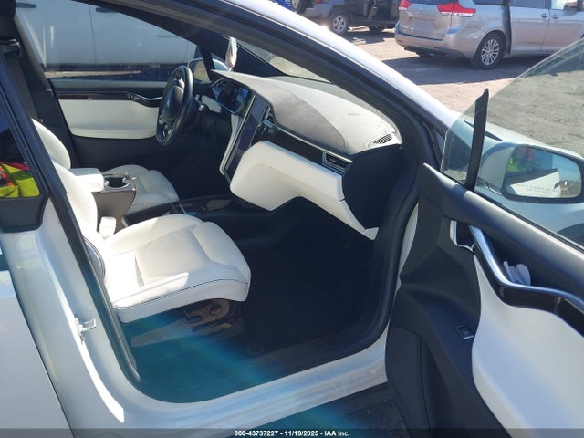 2016 TESLA MODEL X 5YJXCBE25GF013043 Photo 4